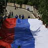 В Саратове ко Дню России развернули 100-метровый флаг  